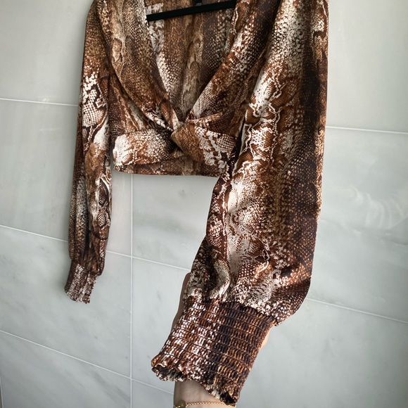 Guess Sahara Twist-Front Printed Crop Top - Picture 3 of 7